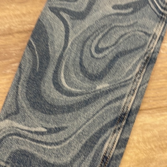 Hollister curvy high rise mom jean 28 (7r) - Picture 3 of 8